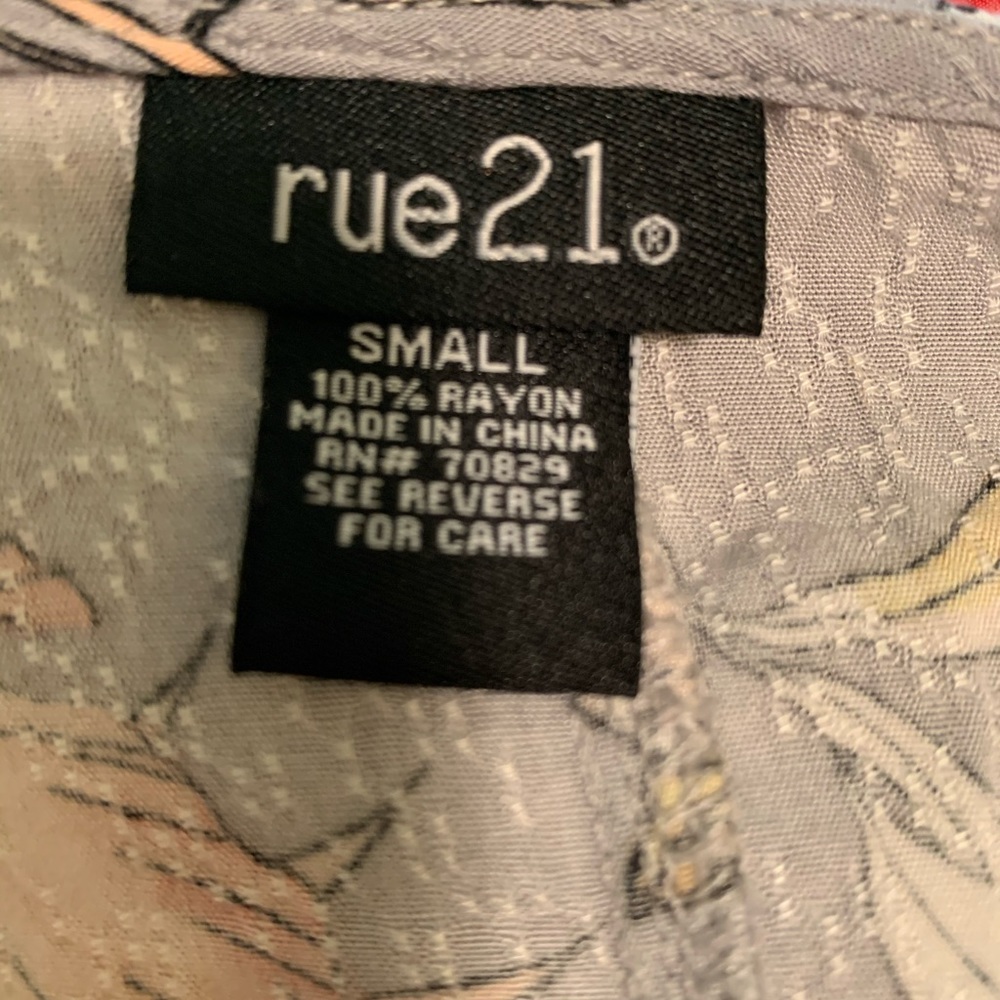 Rue 21 Floral Button Long sleeve Short Romper -187 - Picture 7 of 7